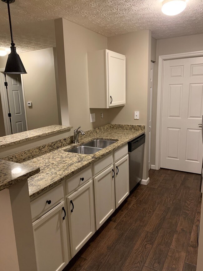 Foto del edificio - 6767 Meadow Creek Dr