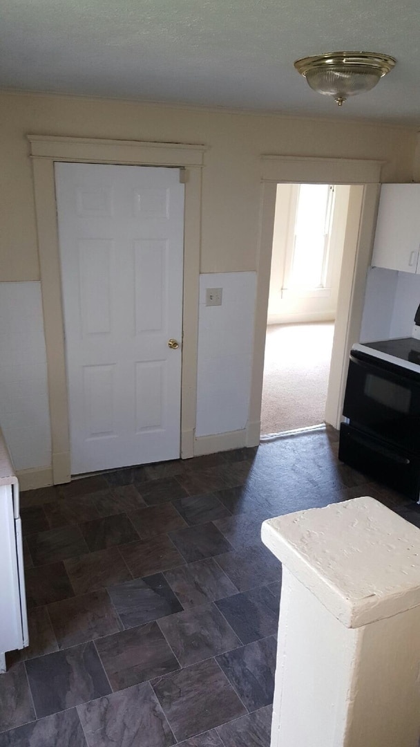 Building Photo - 3 bedrooms 1 bath