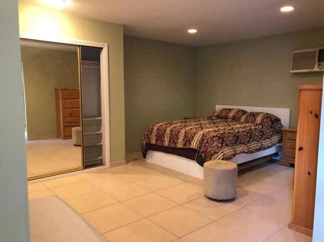 Foto del edificio - 200 S Palm Dr