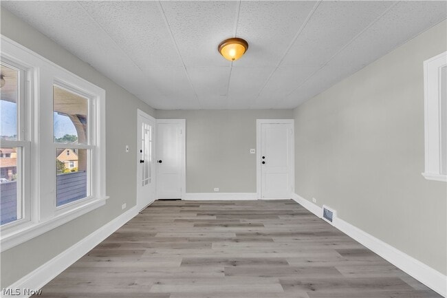 Foto del edificio - 2133 W 98th St