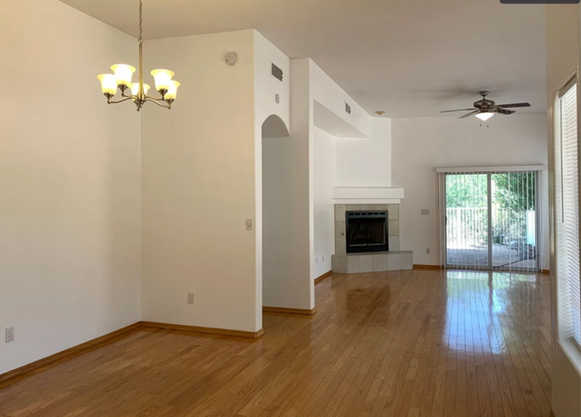 Foto del edificio - Sun-Drenched 3BR/2BA Foothills Home with 2-Car Garage | Tucson 85750