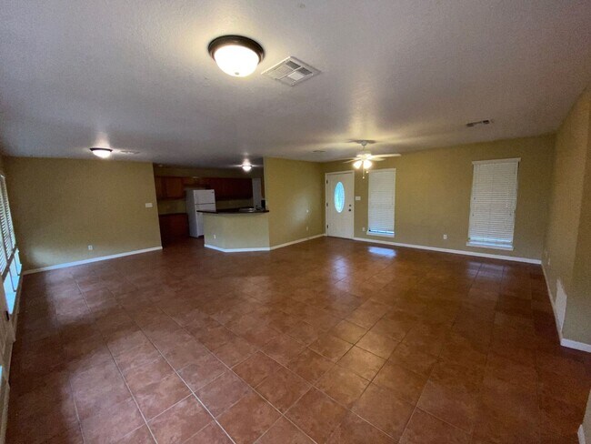 Building Photo - 334 Rose Ln