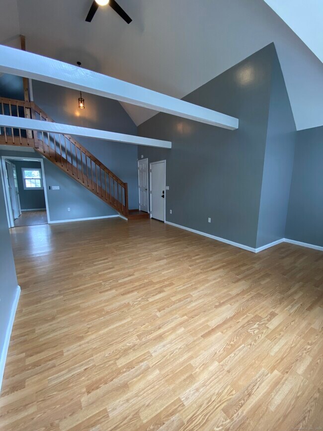 Building Photo - 567 Peet St