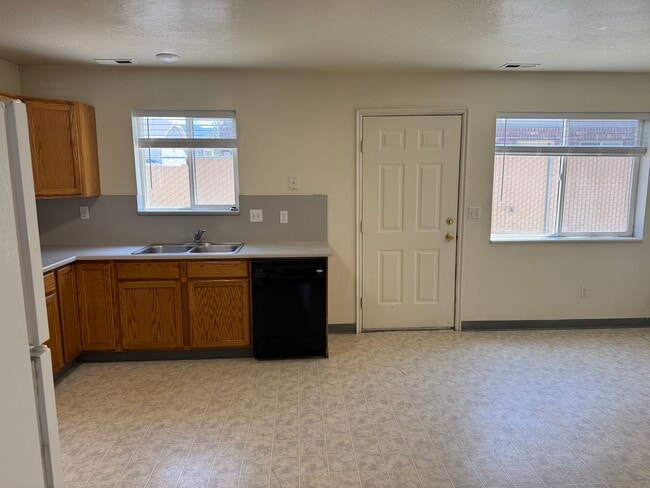Building Photo - 1376 N 260 W