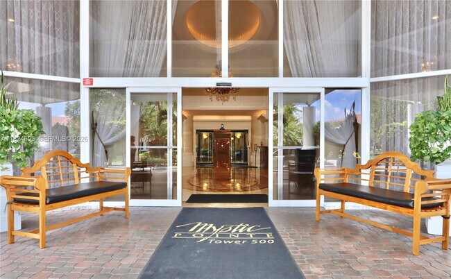 Foto del edificio - 3530 Mystic Pointe Dr