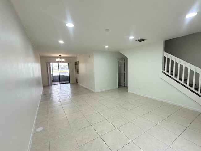 Foto del edificio - 2404 Seaside Dr