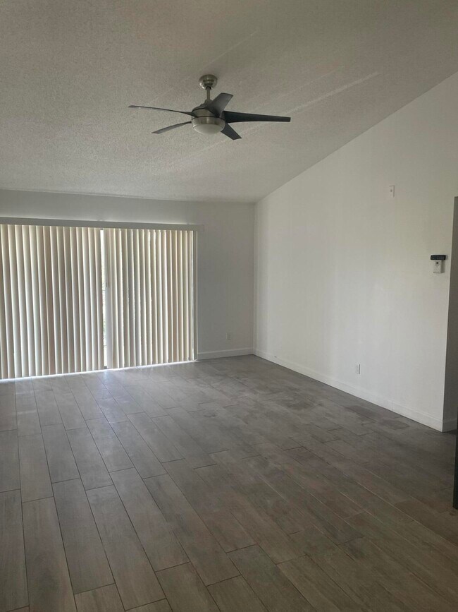 Foto del edificio - 9288 W Atlantic Blvd