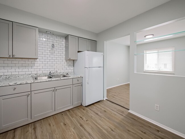 Building Photo - 211 Smt Rdg Dr