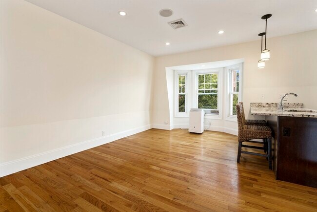 Foto del edificio - 51 Old Harbor St