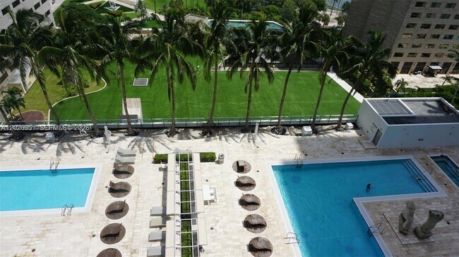 Foto del edificio - 335 S Biscayne Blvd