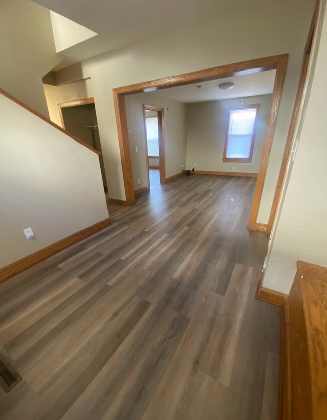 Foto del edificio - 1422 N Girard Ave