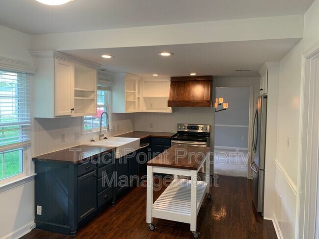 Foto del edificio - 7702 Surreywood Pl