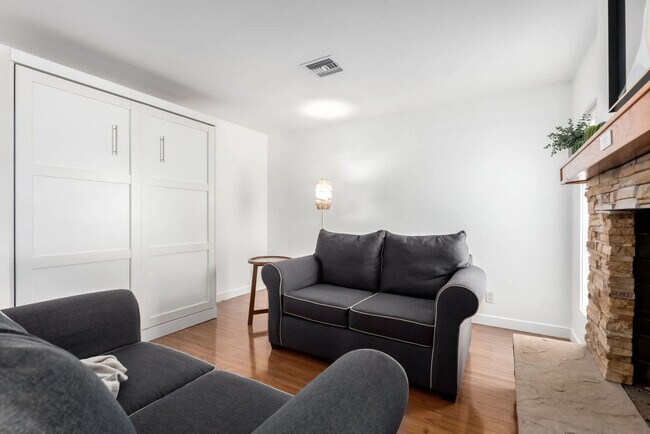 Foto del edificio - 2923 N 81st Pl