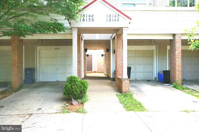 Foto del edificio - 18140 Royal Bonnet Cir