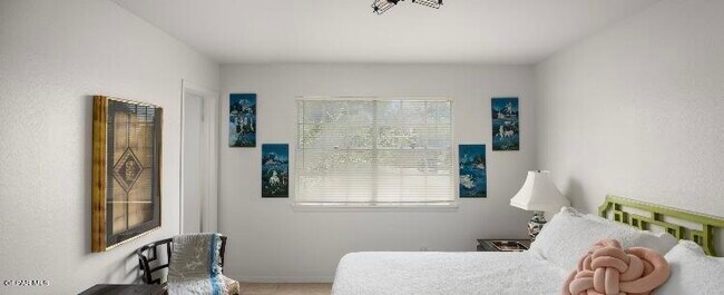 Foto del edificio - 351 Thunderbird Dr