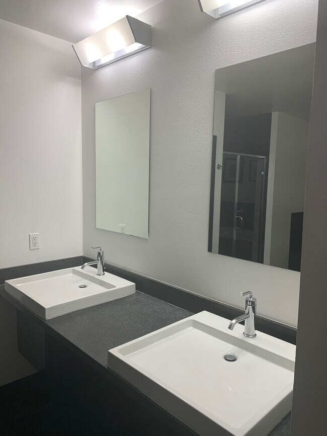 Foto del edificio - 2775 W Pebble Rd