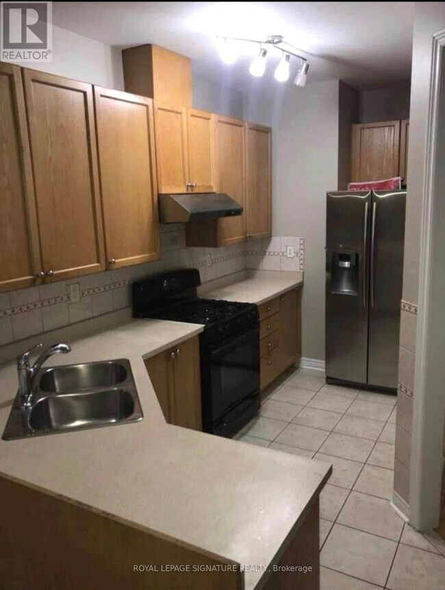 Building Photo - 25 Silent Pond Crescent