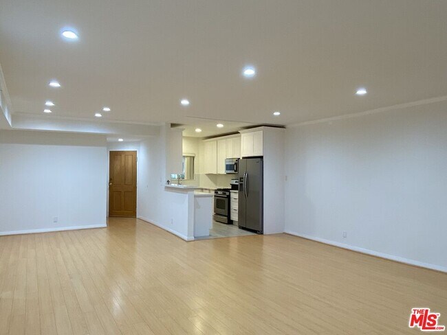 Building Photo - 12130 W Ohio Ave