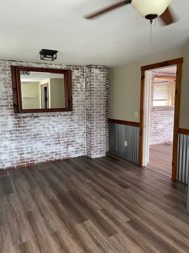 Building Photo - COMING SOON! 3 Bed 1 Bath in Shippensburg,...