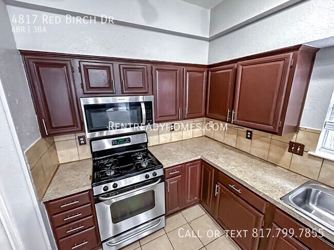 Foto del edificio - 4817 Red Birch Dr