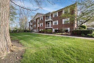 Building Photo - 10760 Ravenna Rd