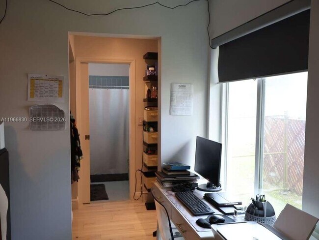 Foto del edificio - 5505 SW 9th St