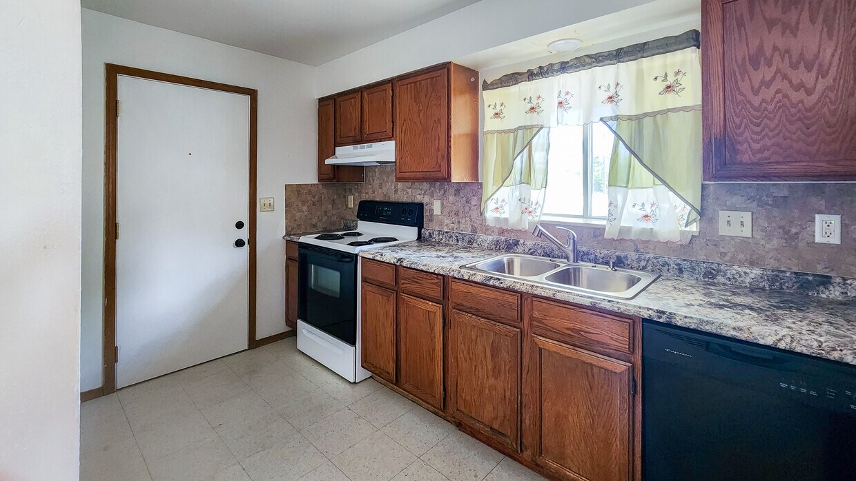 102 N 9th St Unit C, Lamar, CO 81052 Apartments in Lamar, CO