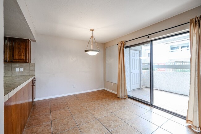 Building Photo - Great Central Scottsdale Location!