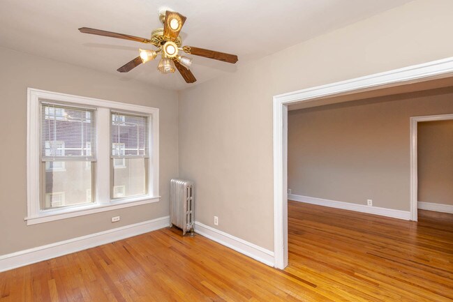 Building Photo - 1329 W Touhy Ave