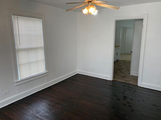 Building Photo - 1120 Kellum