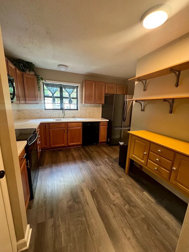Foto del edificio - Room in Townhome on Willow Bridge Dr
