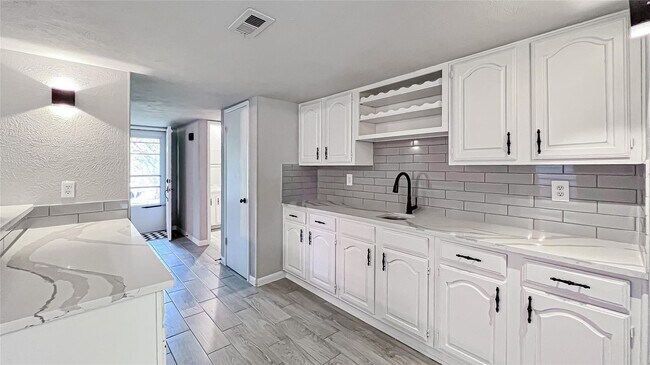 Building Photo - 16822 Macleish Dr