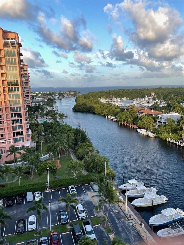 Foto principal - 90 Edgewater Dr