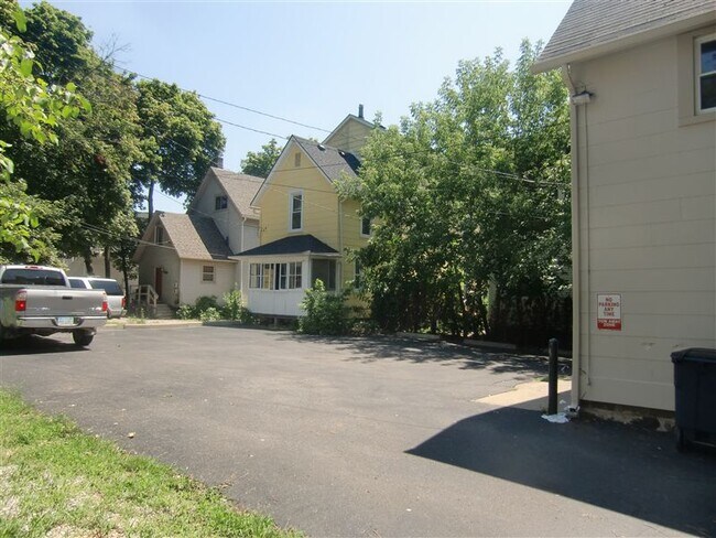Building Photo - 7 br, 2.5 bath House - 825 Packard St 825 ...