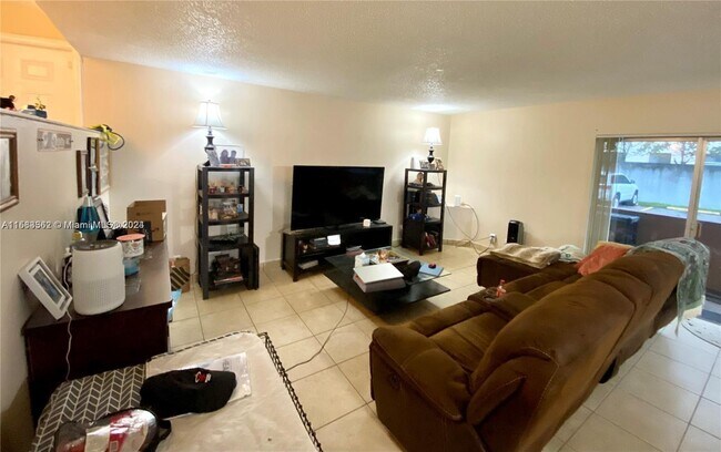 Building Photo - 4850 SW 63rd Terrace