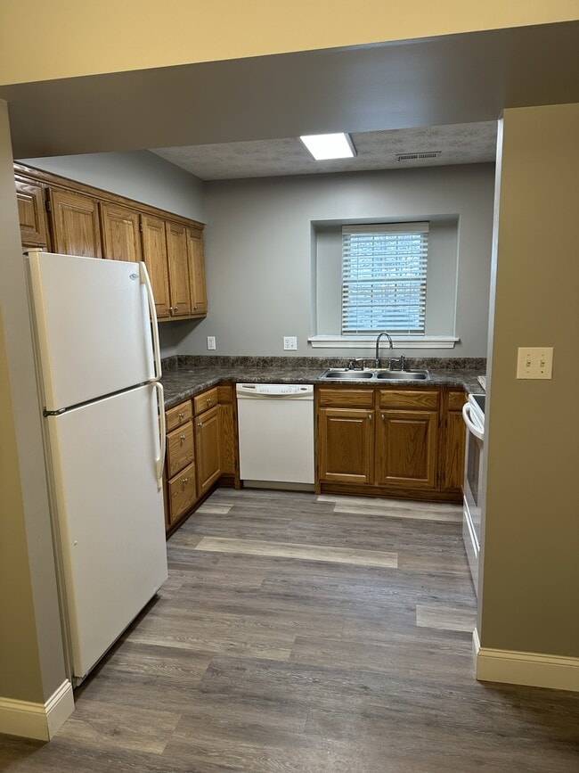 Building Photo - 795 Cedar Creek Rd