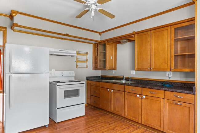 Foto del edificio - 1072 N Highland Ave