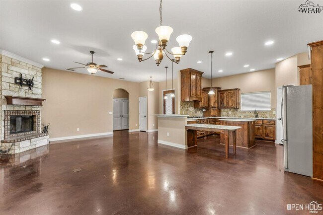 Building Photo - 7489 Roller Rd