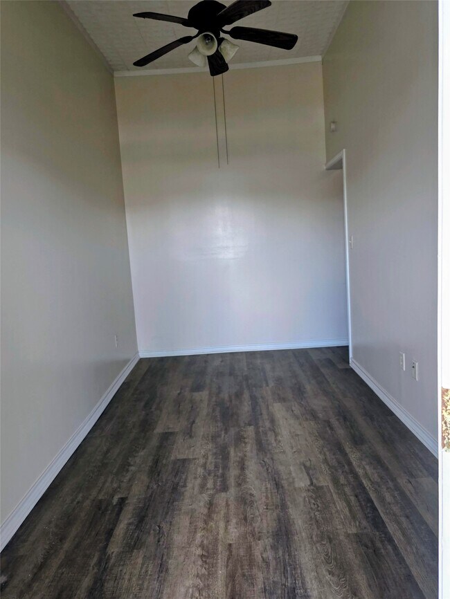 Foto del edificio - 601 W Washington Ave