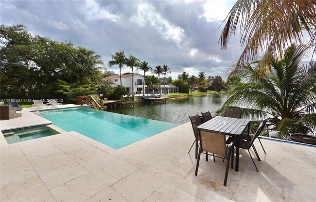 Foto del edificio - 2286 NE 215th St