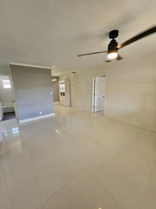 Foto del edificio - 4920 SW 28th Terrace