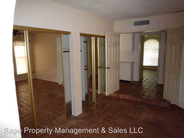 Building Photo - 3 br, 2 bath House - 7562 E. Larkspur Dr.