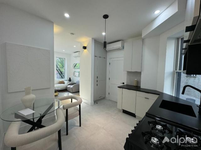 Foto del edificio - 2 bedroom in BROOKLYN NY 11218