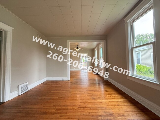Building Photo - 3 Bedroom House