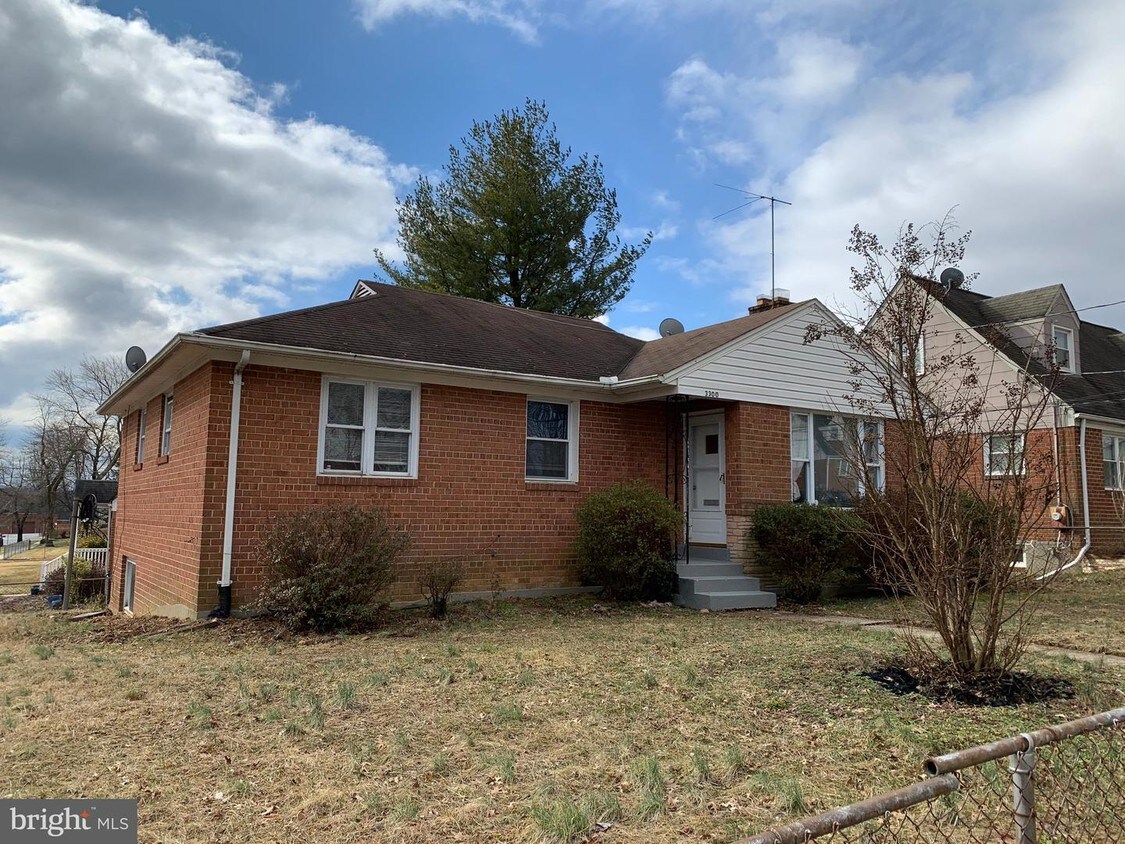 Primary Photo - 3300 Harrell St