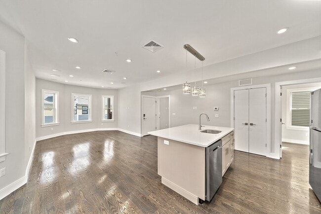 Building Photo - 9 Lithgow St