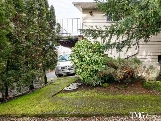 Foto del edificio - Charming 2BR Condo with a Garage in the Highly Desired McGillivray Neighborhood!