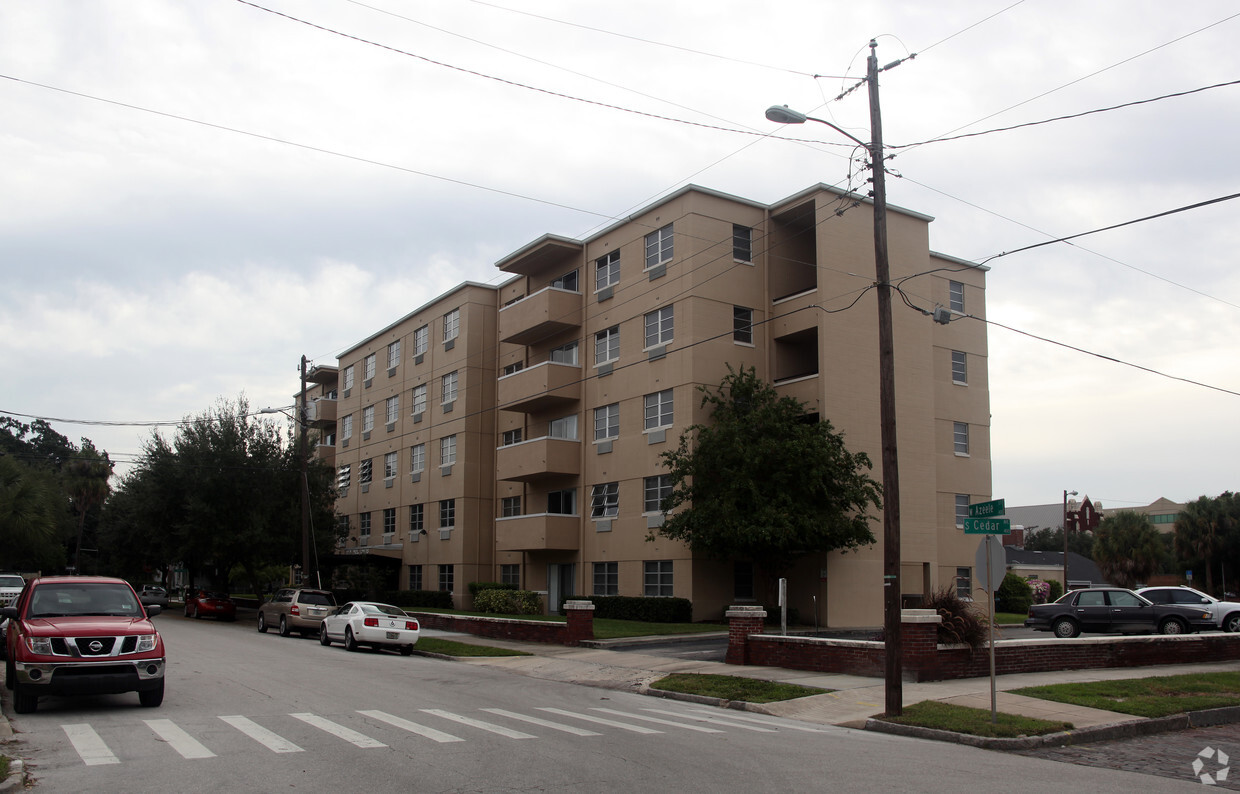 Foto principal - Hyde Park Towers Apartments