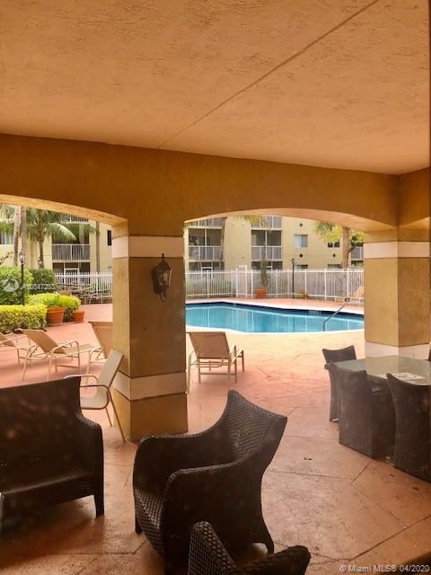 Foto del edificio - 420 S Park Rd