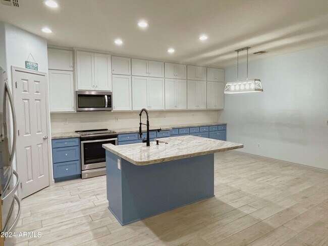 Building Photo - 40885 N Arbor Ave